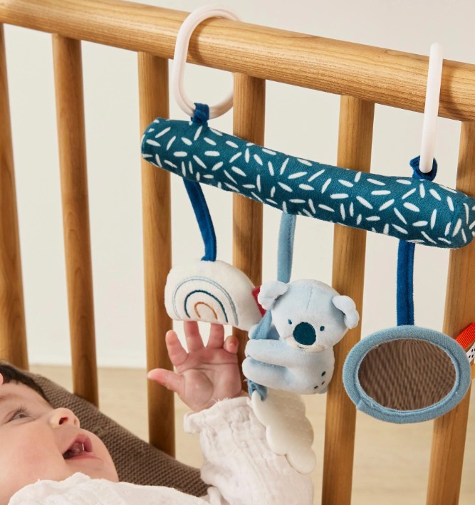 Velká senzorická závěsná hračka Koala Miniland